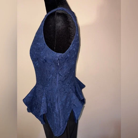 Lulu's Sleeveless Navy Blue Floral Lace Peplum Top -EUC - Picture 2 of 6